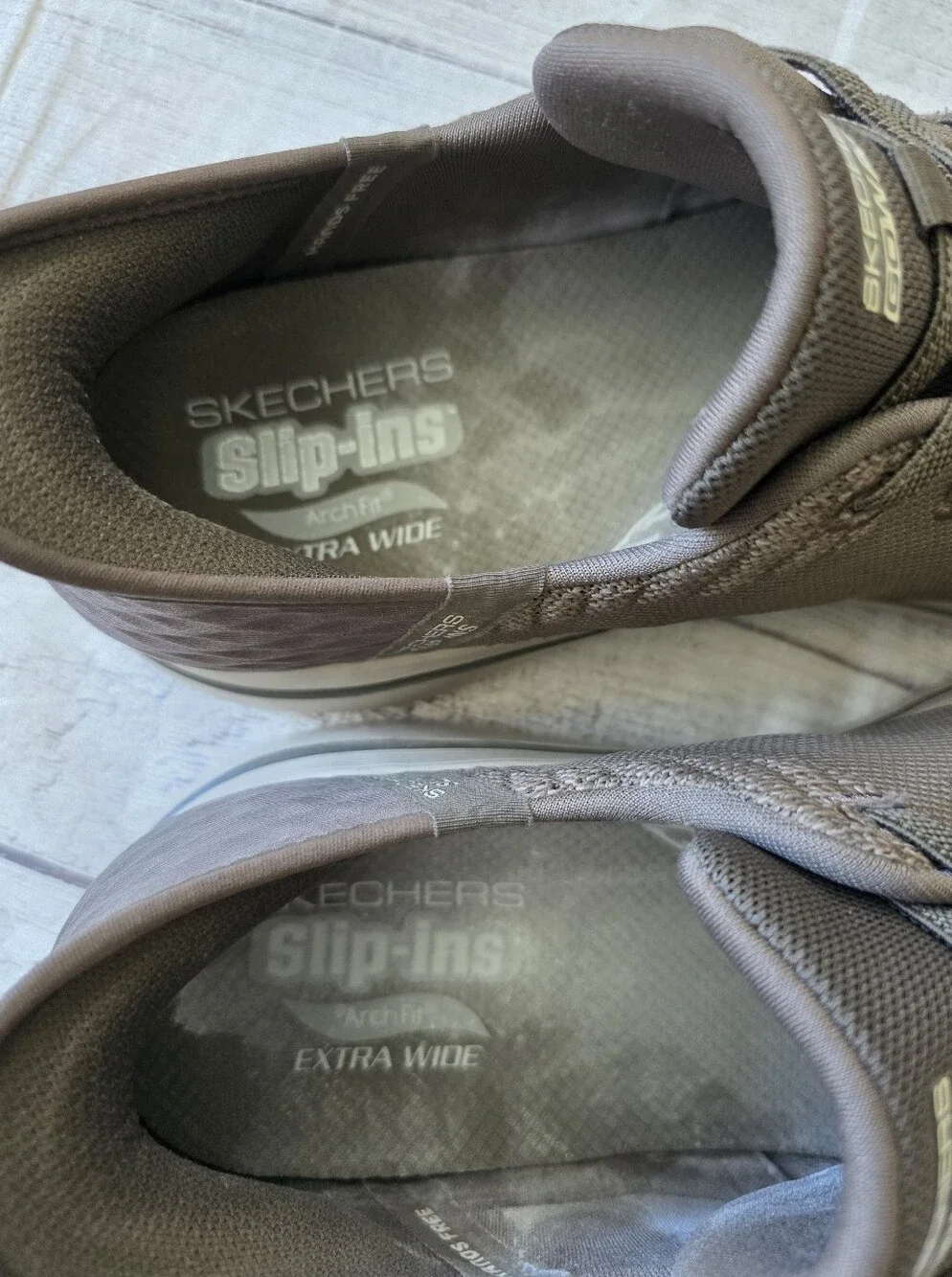 Skechers Men Size 11.5 Go Walk Slip In Arch Fit Extra Wide Taupe Comfort Sneaker